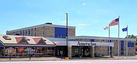 AmericInn & Suites by Wyndham Baraboo Event Center