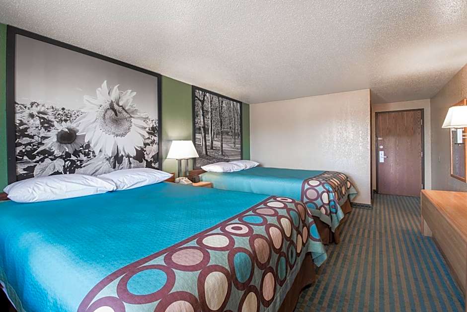 Super 8 by Wyndham Devils Lake