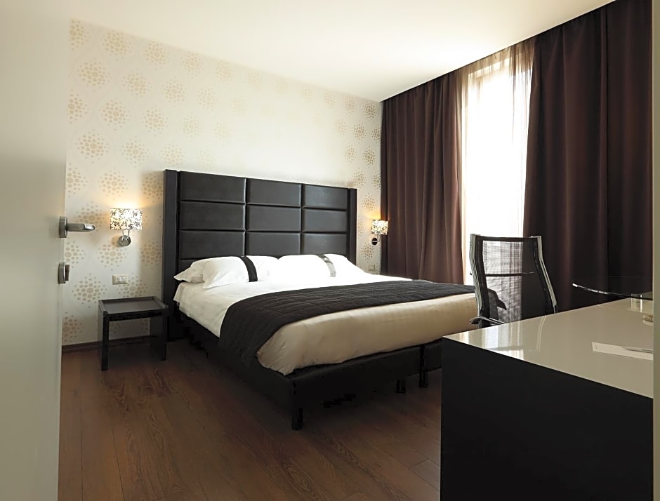 Holiday Inn Genoa City By IHG