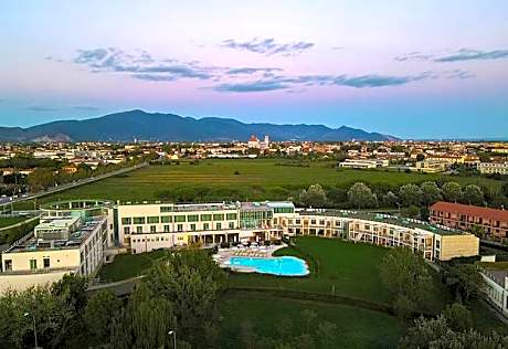 Pisa Tower Plaza