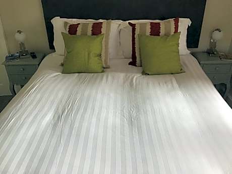 Twin Room with Shower