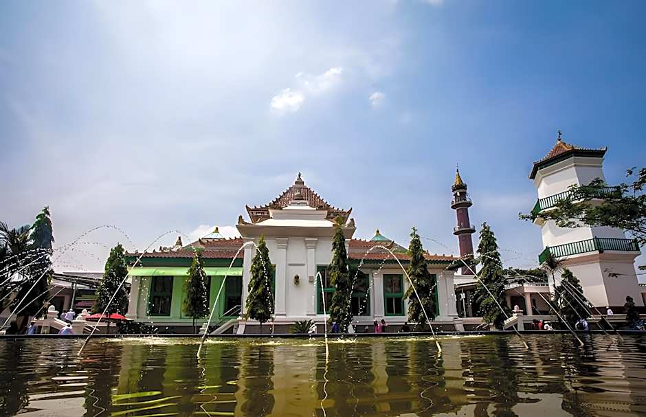 RedDoorz Plus near Palembang Icon Mall 2