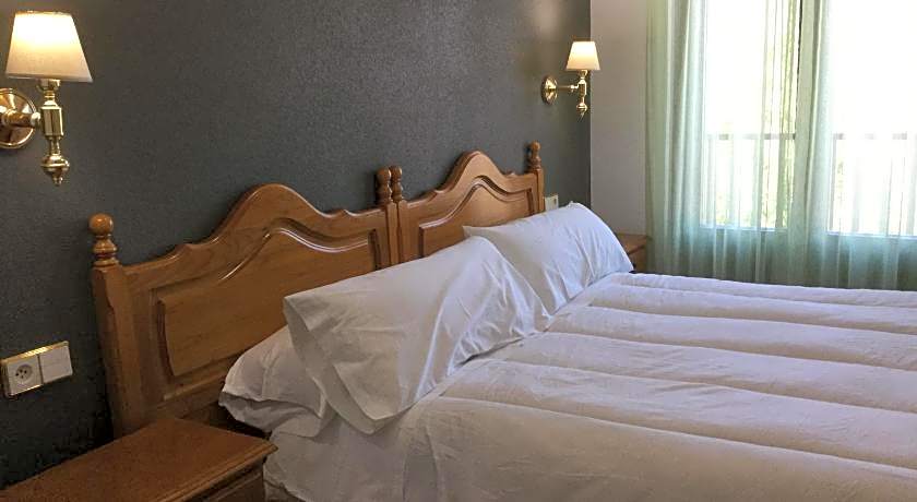 Hotel Cinco Castanos