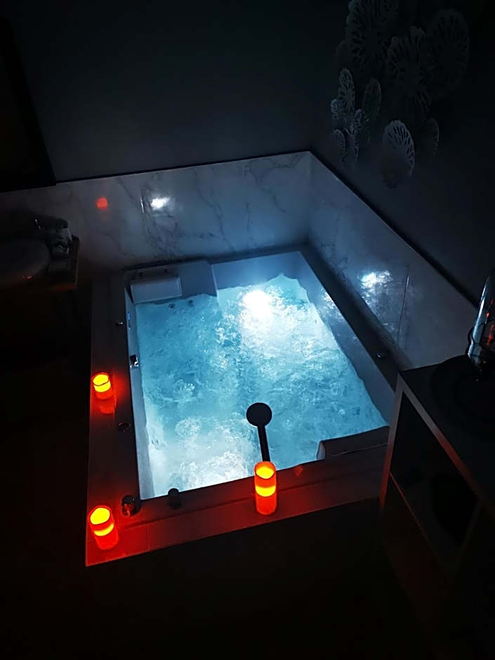 SPABYELLEETLUI spa rouge ou bleu