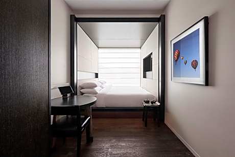 Little National Hotel