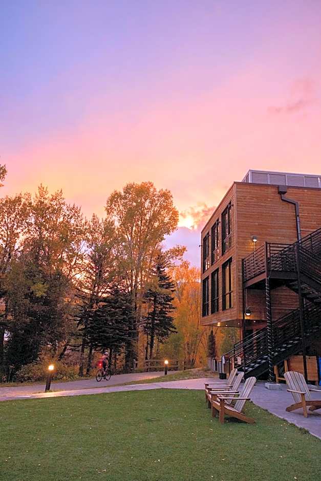 The Block Hotel & Commons