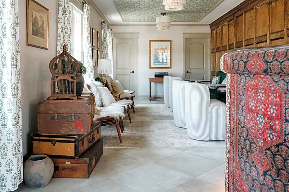 UNCOMMONER HOTEL by Reverie Boutique Collection