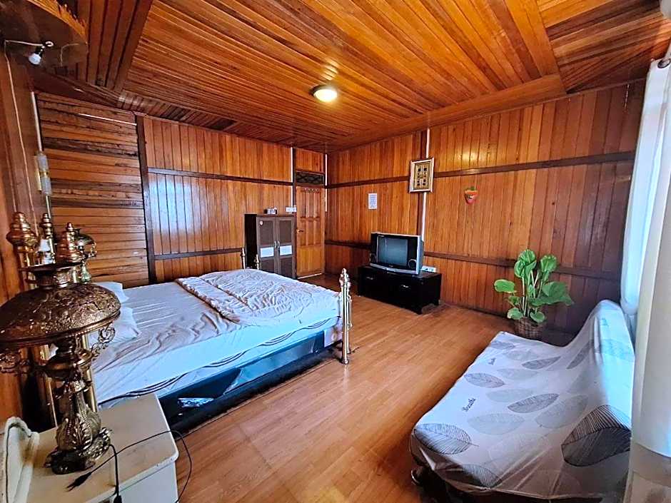 Palanta Roemah Kajoe Syariah Villa