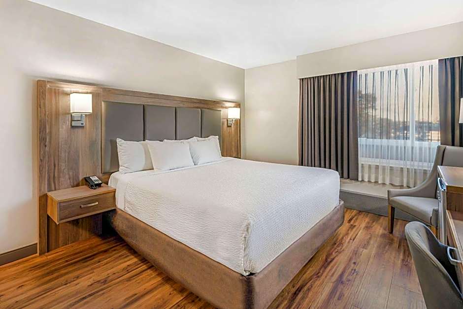 Days Inn by Wyndham Victoria On The Harbour