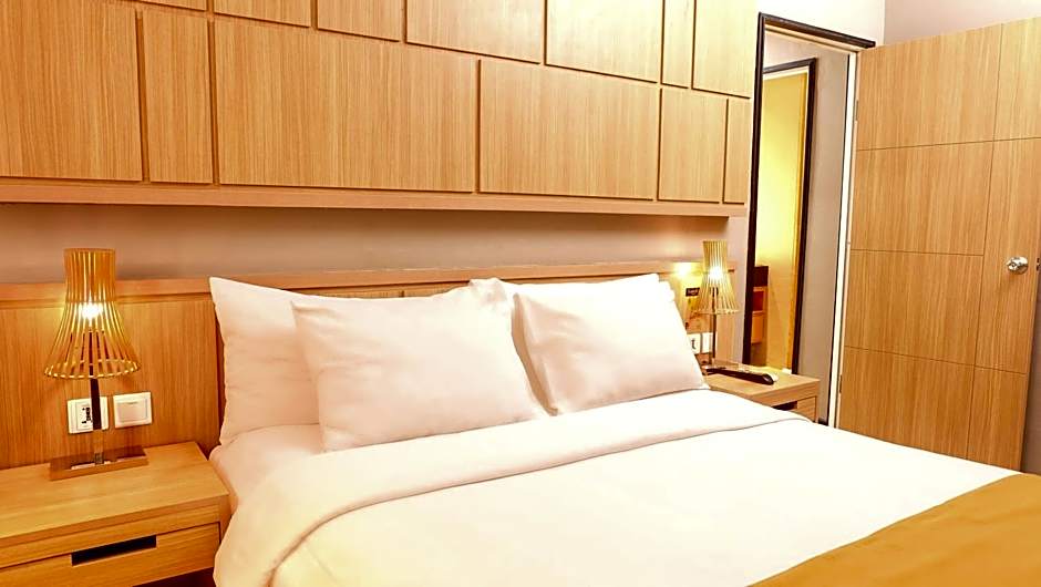 Photo 1 of 10 of Junior Suite - 1 Queen Bed 1 Single Bed