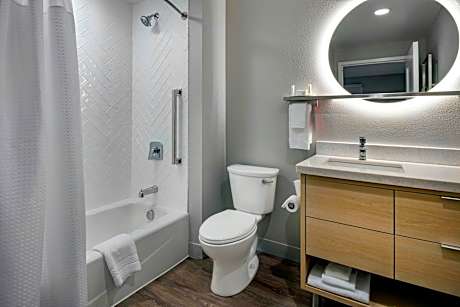 1 Bedroom Signature Suite, 2 Queen
