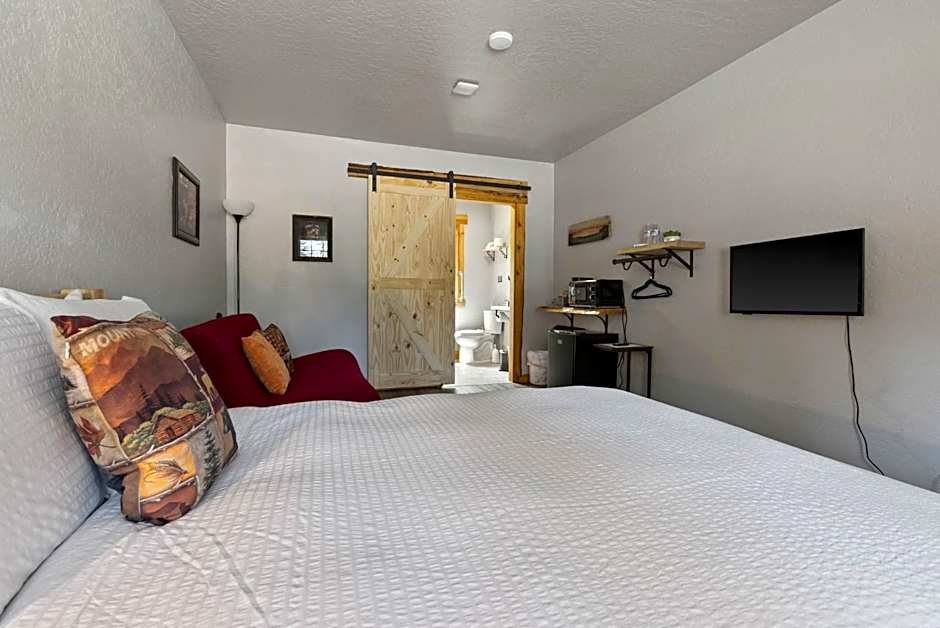 Lake Village Lodge