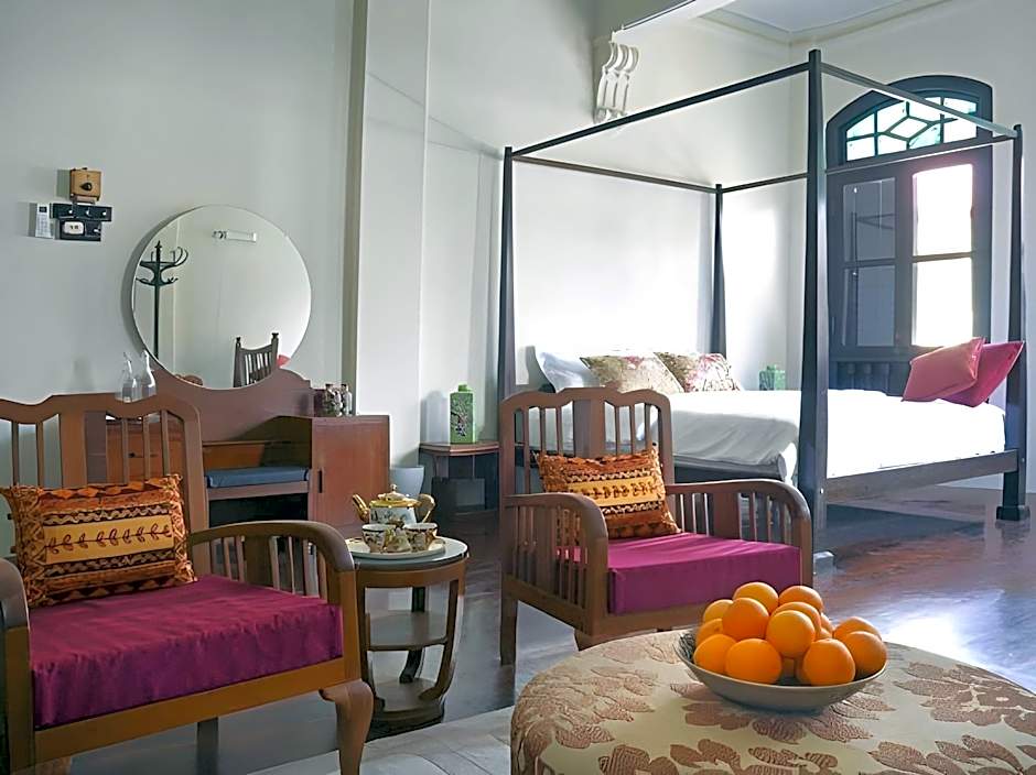 Noordin Mews Hotel