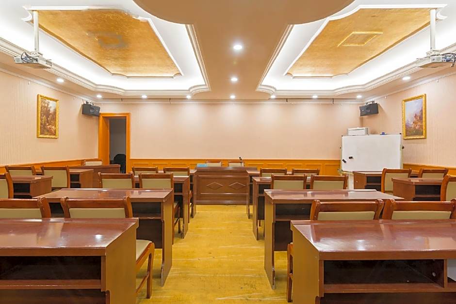 Vienna Hotel Tianjin West Station Changhong Park Metro Station