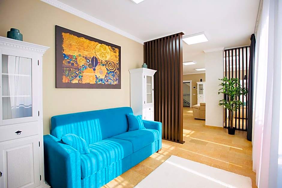 Lira Holiday Apartments