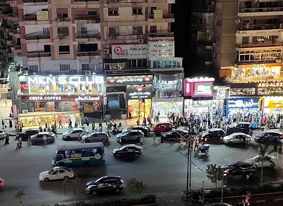 luxurious Downtown House near airport and Malls