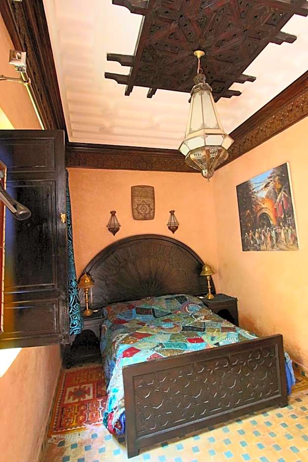 RIAD MAKENE MOUCHKILL