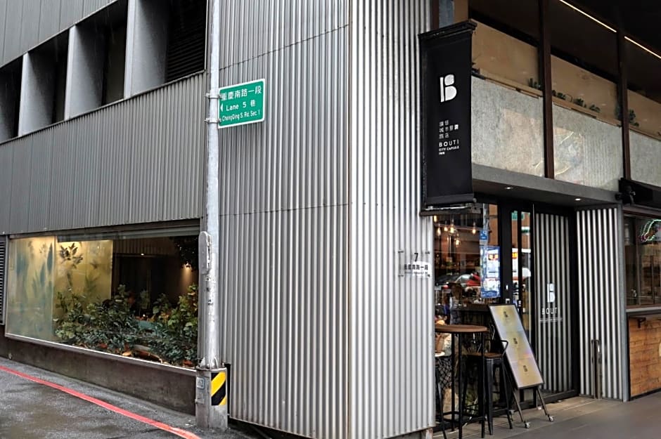 Bouti City Capsule Inn