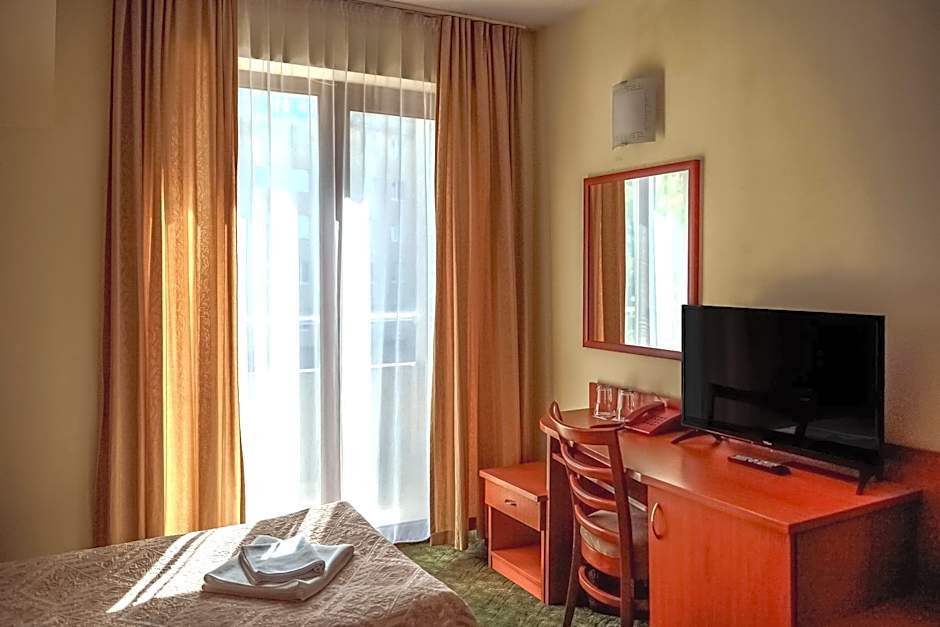 Dionis Hotel