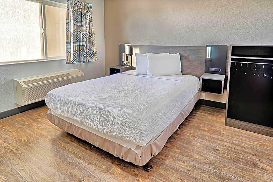 Motel 6-Lancaster, CA