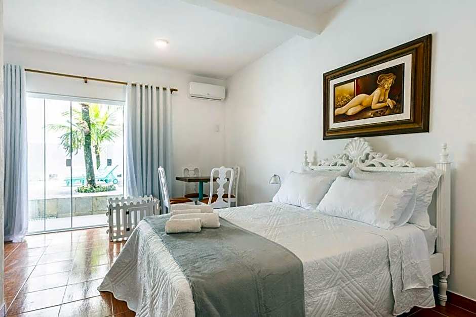 Casa com piscina em Piratininga