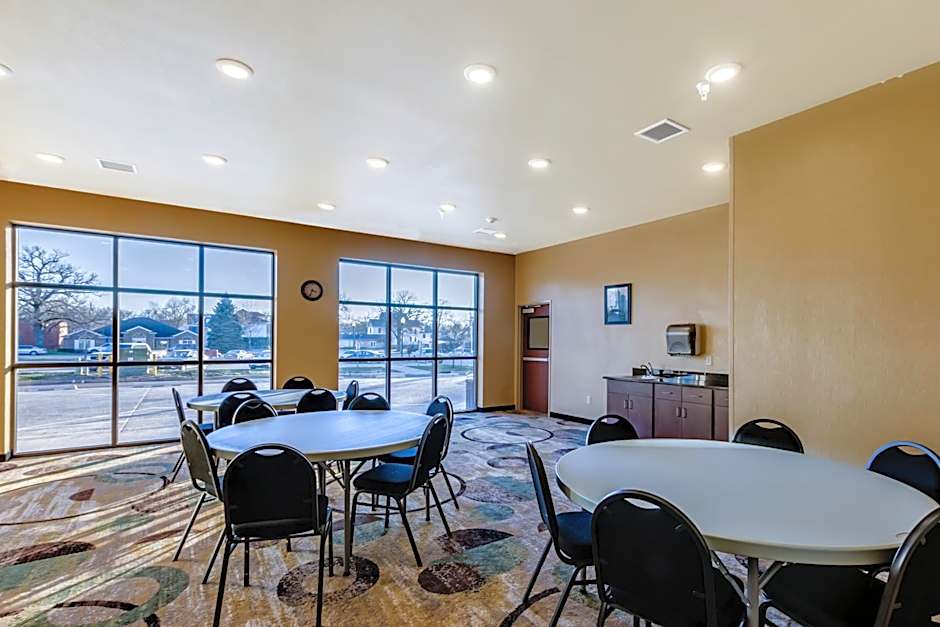 Cobblestone Inn & Suites - Waverly