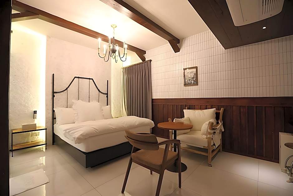 February Hotel SeongSeo