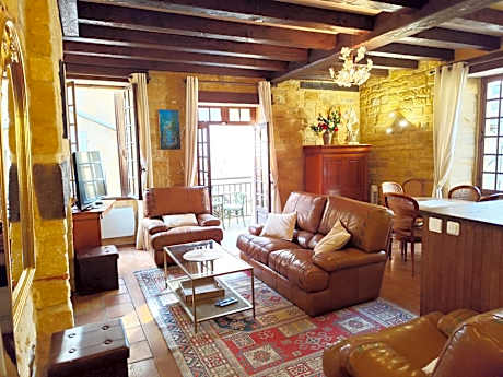 Demeure du XIIIe-XIVe s. dans la cité médiévale.