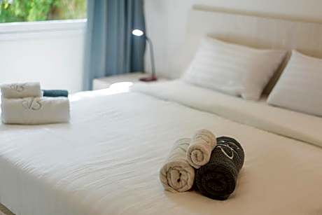 Apartment with Mountain View