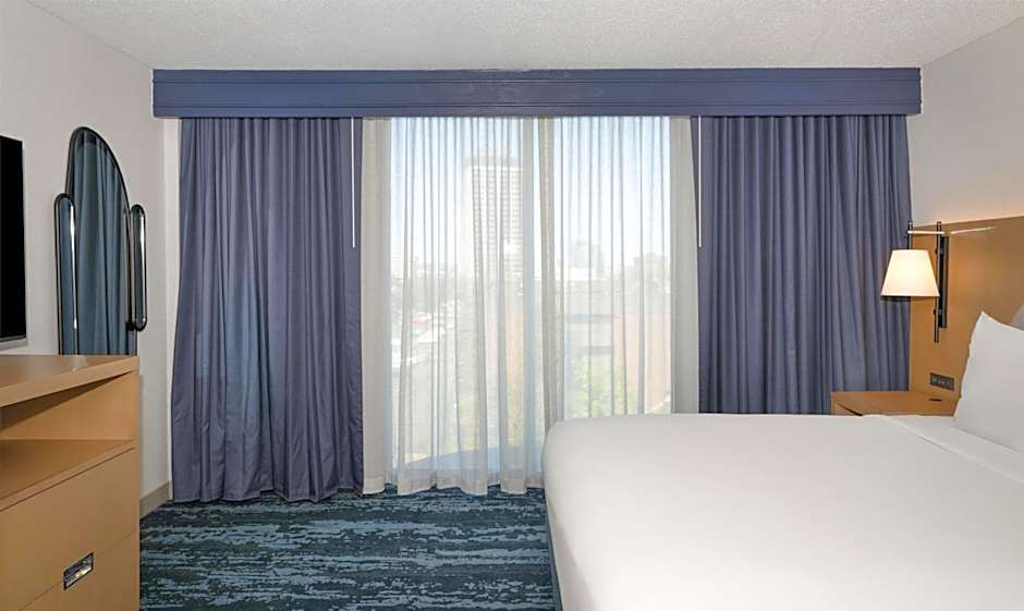 Embassy Suites by Hilton Minneapolis Bloomington Edina