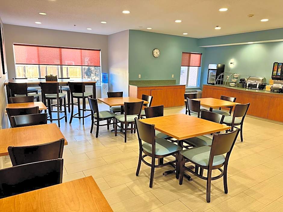 Days Inn & Suites by Wyndham Madison