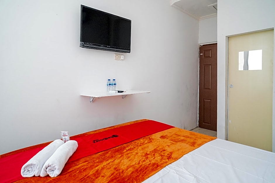 RedDoorz @ Aralia Harapan Indah