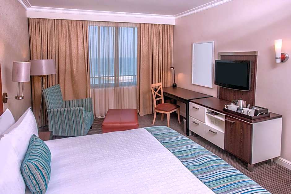 Photo 1 of 2 of Executive 1 King Bed
