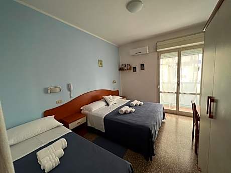 Triple Room with Bathroom