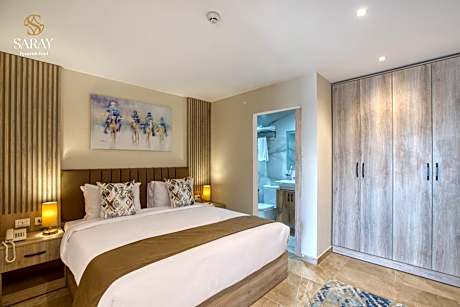Family Suite with Terrace and Pyramids View