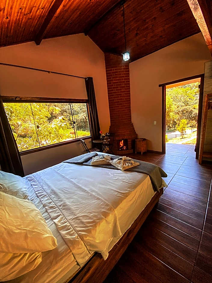 Chalés com Hidromassagem e Lareira em Visconde de Mauá, Prox Pedra Selada, Pousada Leal Chalés