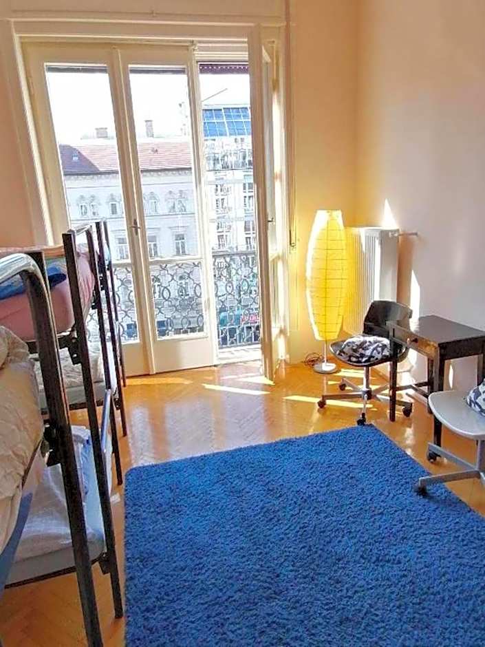 Bauhaus Astoria Hostel