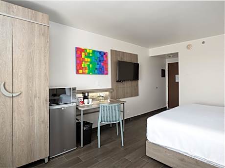 Standard Queen Room