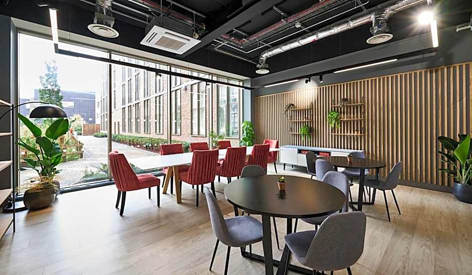 For Students Only The Oaks in Coventry