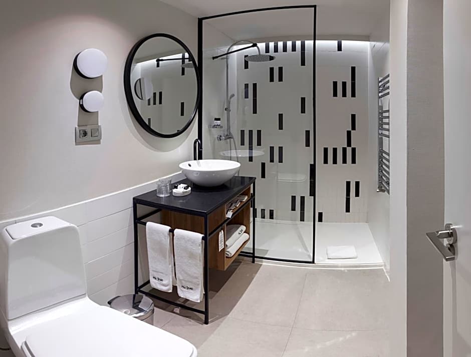 ICON Embassy by Petit Palace