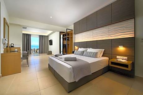 Deluxe Suite with Sea View