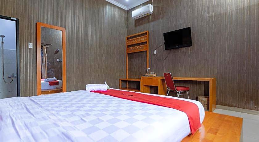 RedDoorz Syariah near UISU Medan