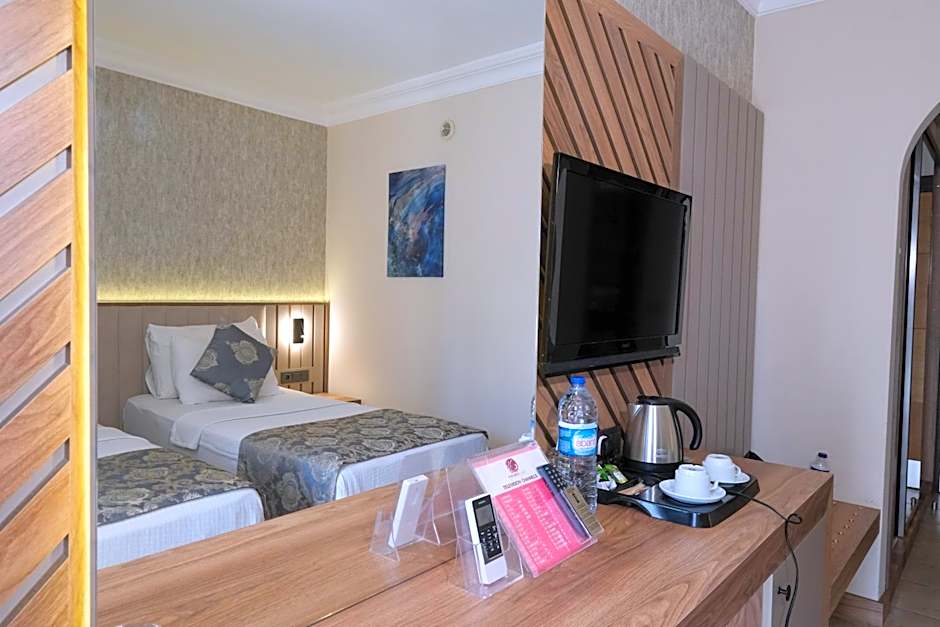 Kandelor Hotel