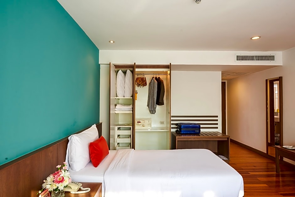 Narai Hotel (SHA Extra Plus)