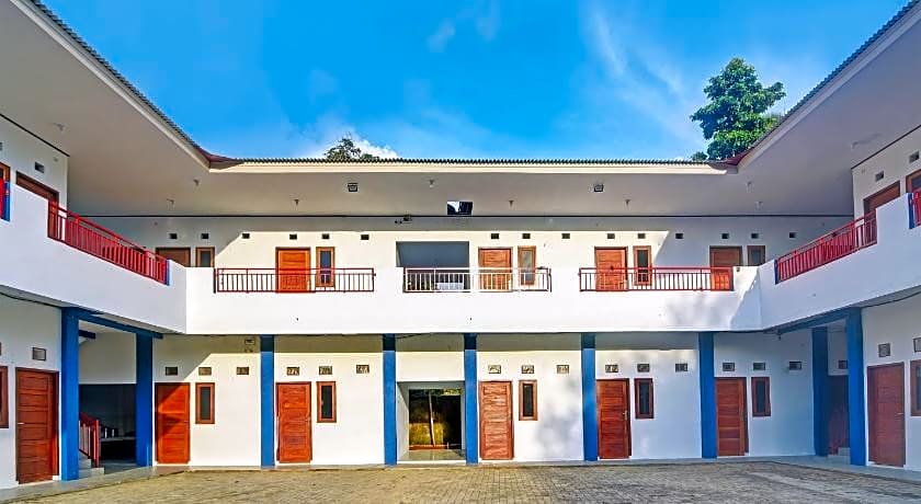 SPOT ON 91995 Cvictory Inn