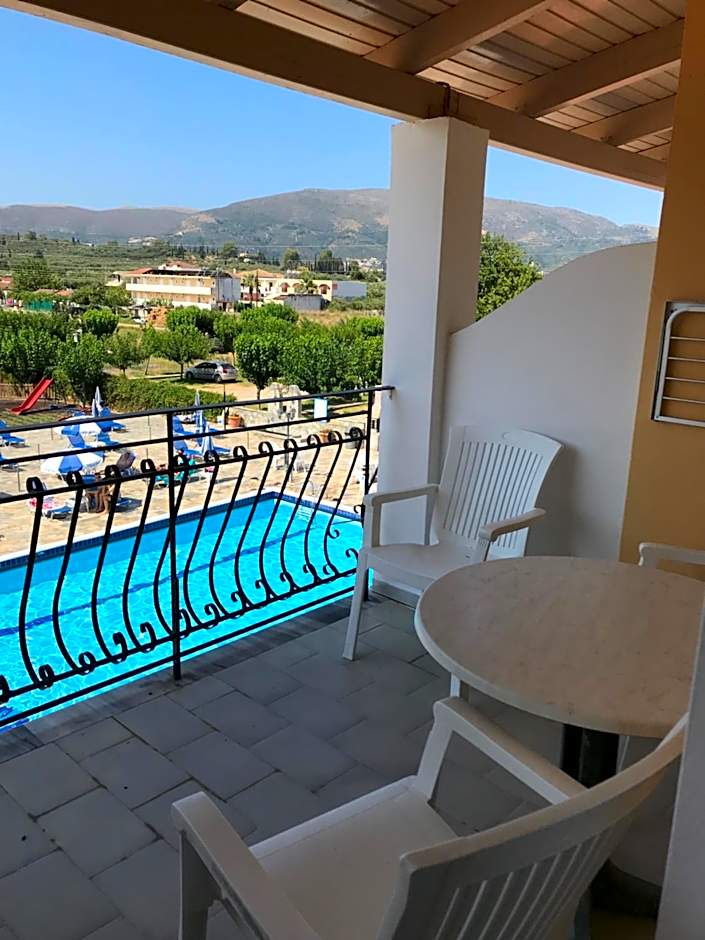 Village Inn Studios & Family Apartments