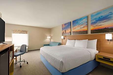 Deluxe King Studio Suite - Non-Smoking