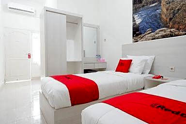 RedDoorz near Mataram University