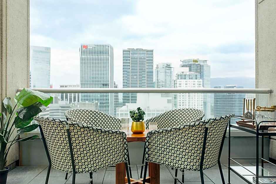 Delta Hotels by Marriott Vancouver Downtown Suites