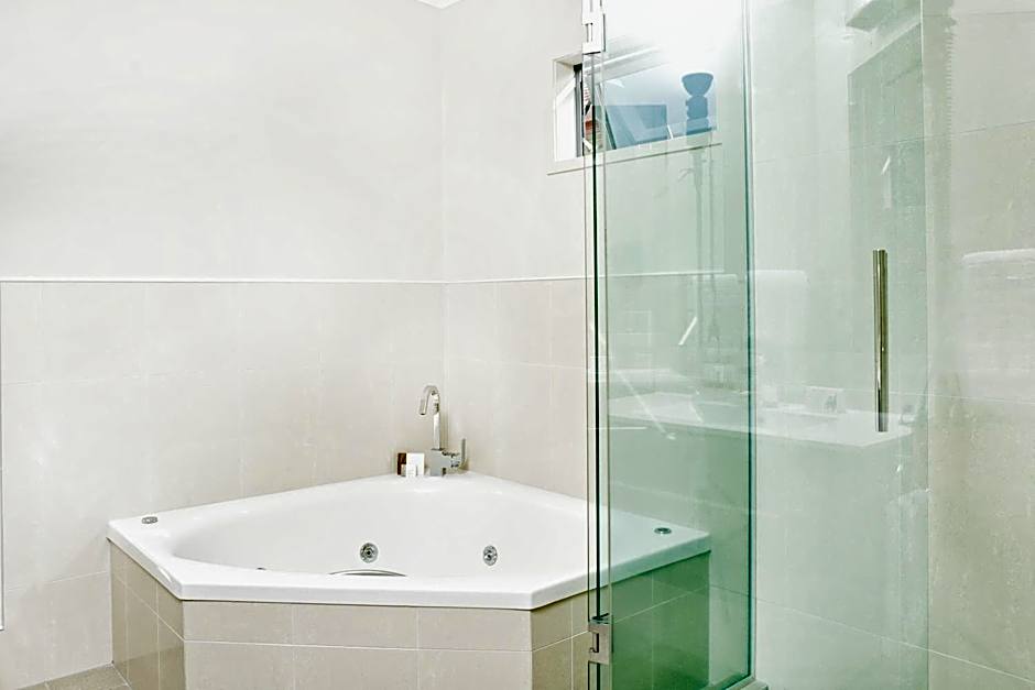 37 The Landing Motel